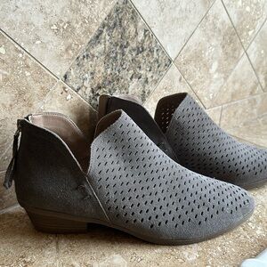 Kenneth Cole Gray Bootie Size 9 Like New